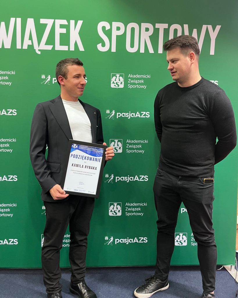 Podziękowanie dla Trenera sekcji koszykówki Kamila Rybaka za pomoc w rozwoju klubu i zaangażowanie w sekcję koszykówki